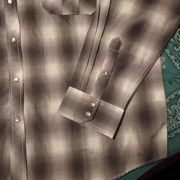 Men's long sleeve grey plaid snap up shirt - Picture 7 of 9